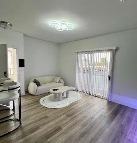 Newly Upgraded 2Bed 2Bath Condo!
