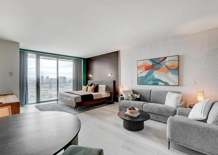 Ava Suite 37Th Flr Balcony Strip Views Palm Place