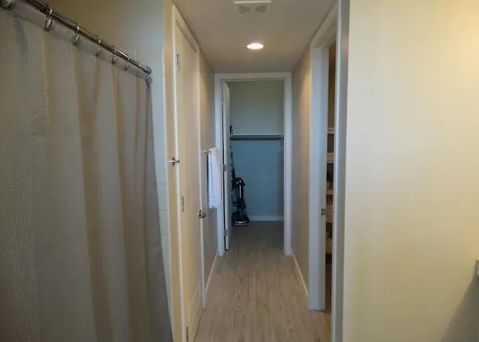Gorgeous Studio High Rise