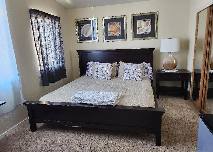 Suite Near Airport, Strip And Raiders Stadium