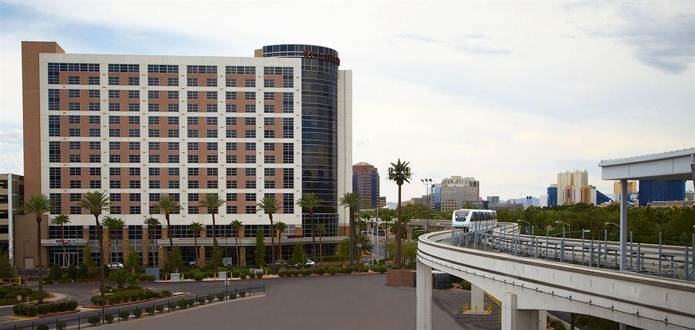 Renaissance Hotel 4*