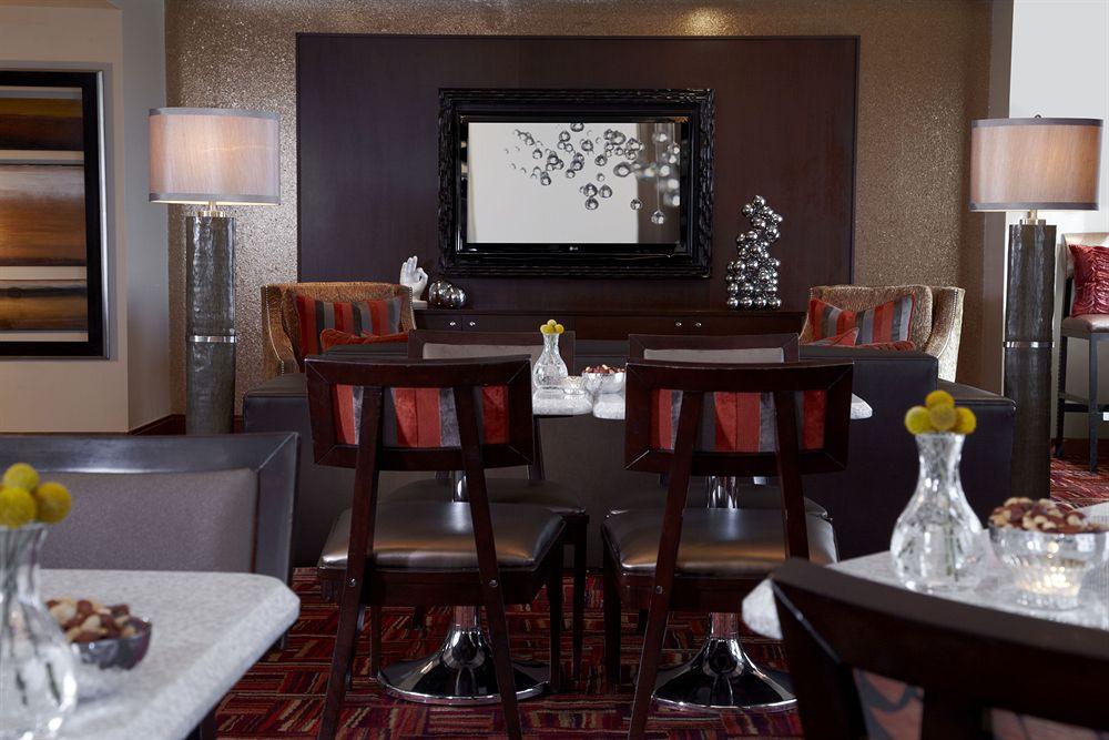 Renaissance Hotel 4*