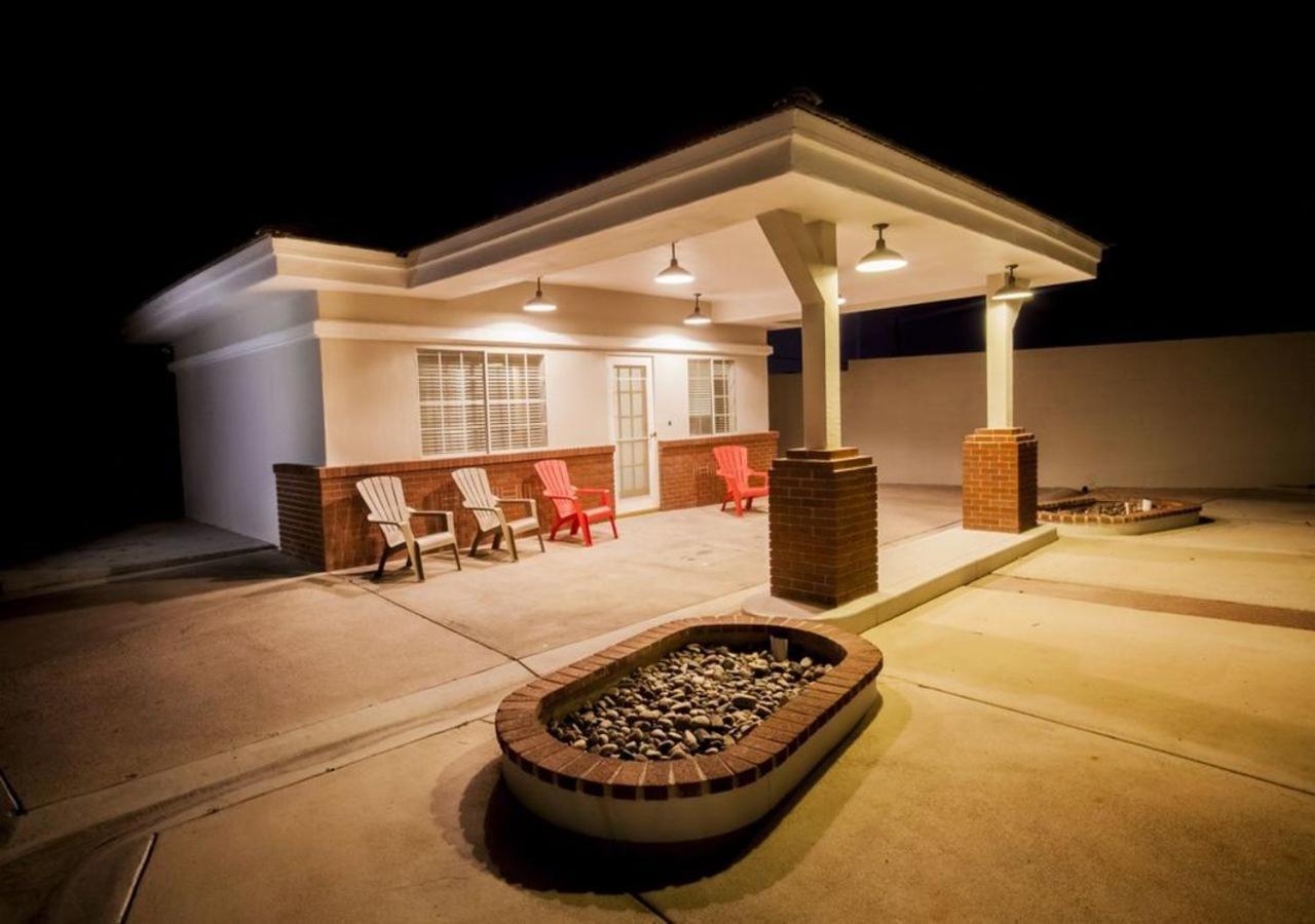 Villa Carota - 6 Bedrooms And A Casitas Las Vegas