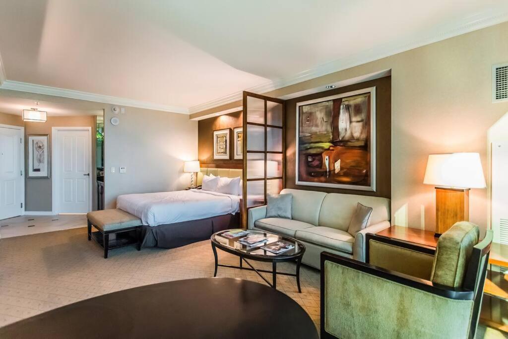 Mgm Signature - Strip View With Large Balcony - No Fees - Free Valet - 2917 Holiday home *