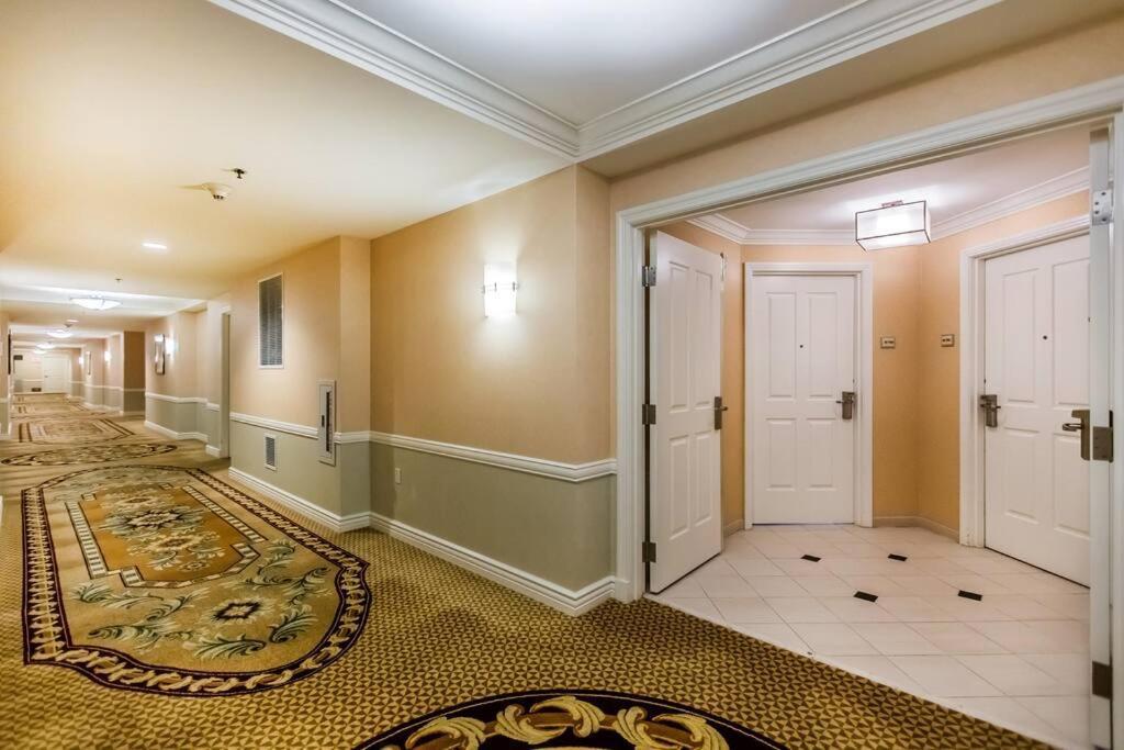 Mgm Signature - Strip View With Large Balcony - No Fees - Free Valet - 2917 Holiday home Las Vegas