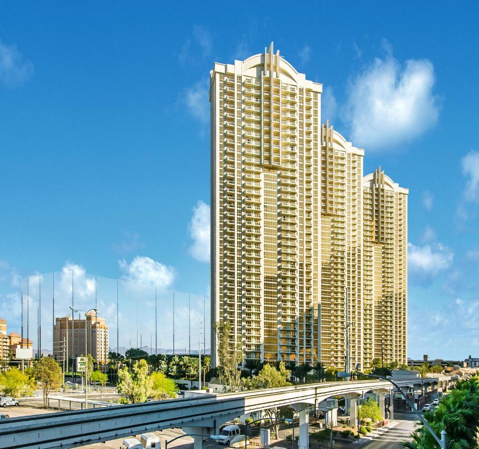 1br Penthouse-stripview-free Parkin-no Fees *