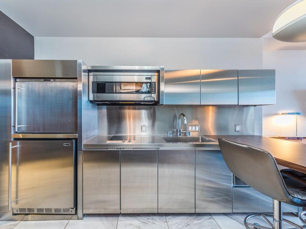 Beautiful High Rise Condo-307 *