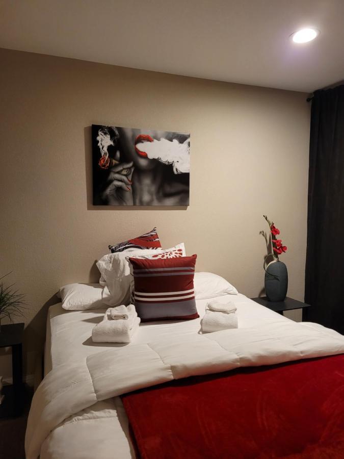 Beautiful 3 Bed/2 Bath Cozy Get Away * Las Vegas