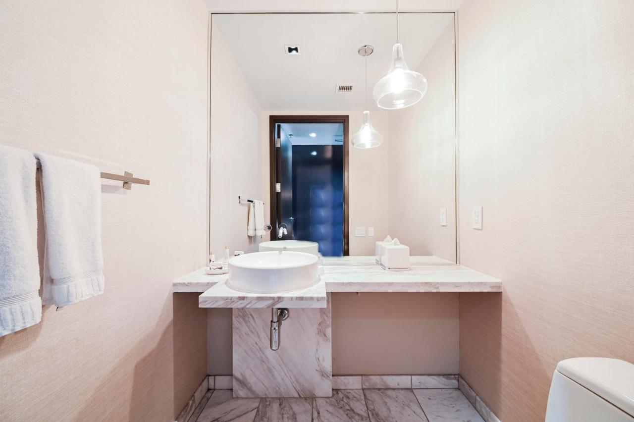 Stripviewsuites Two-bedroom Conjoined At Palms Place Las Vegas