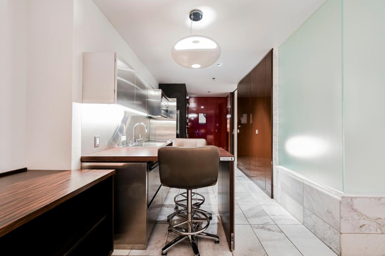 Stripviewsuites Two-bedroom Conjoined At Palms Place
