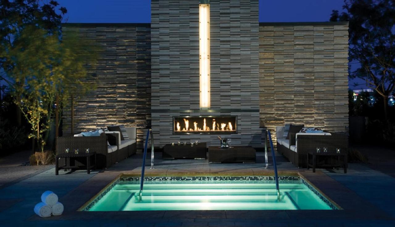 Stripviewsuites Two-bedroom Conjoined At Palms Place Aparthotel