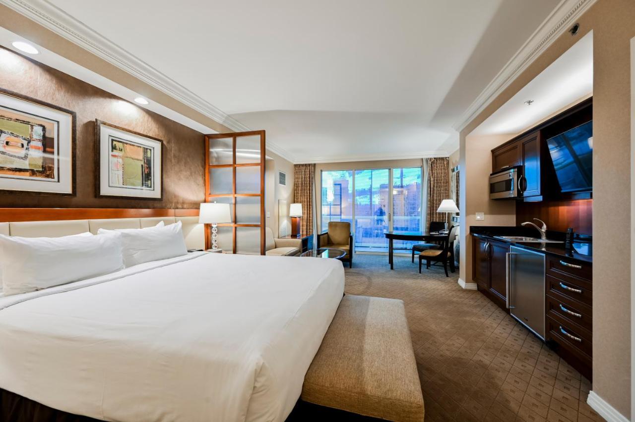 Penthouse With Strip View At The Signature At Mgm Grand
