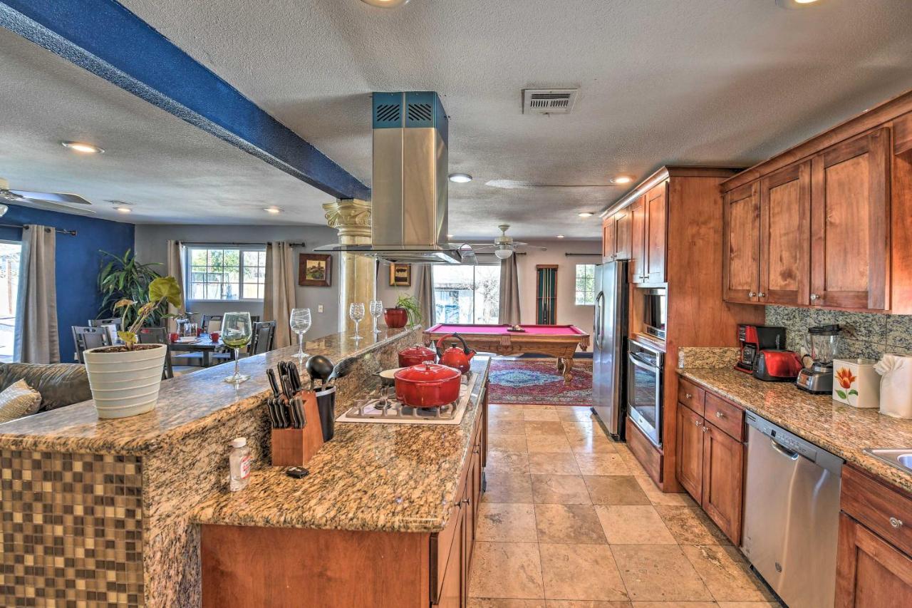 Elegant With Pool Table 3 Mi To Vegas Strip!