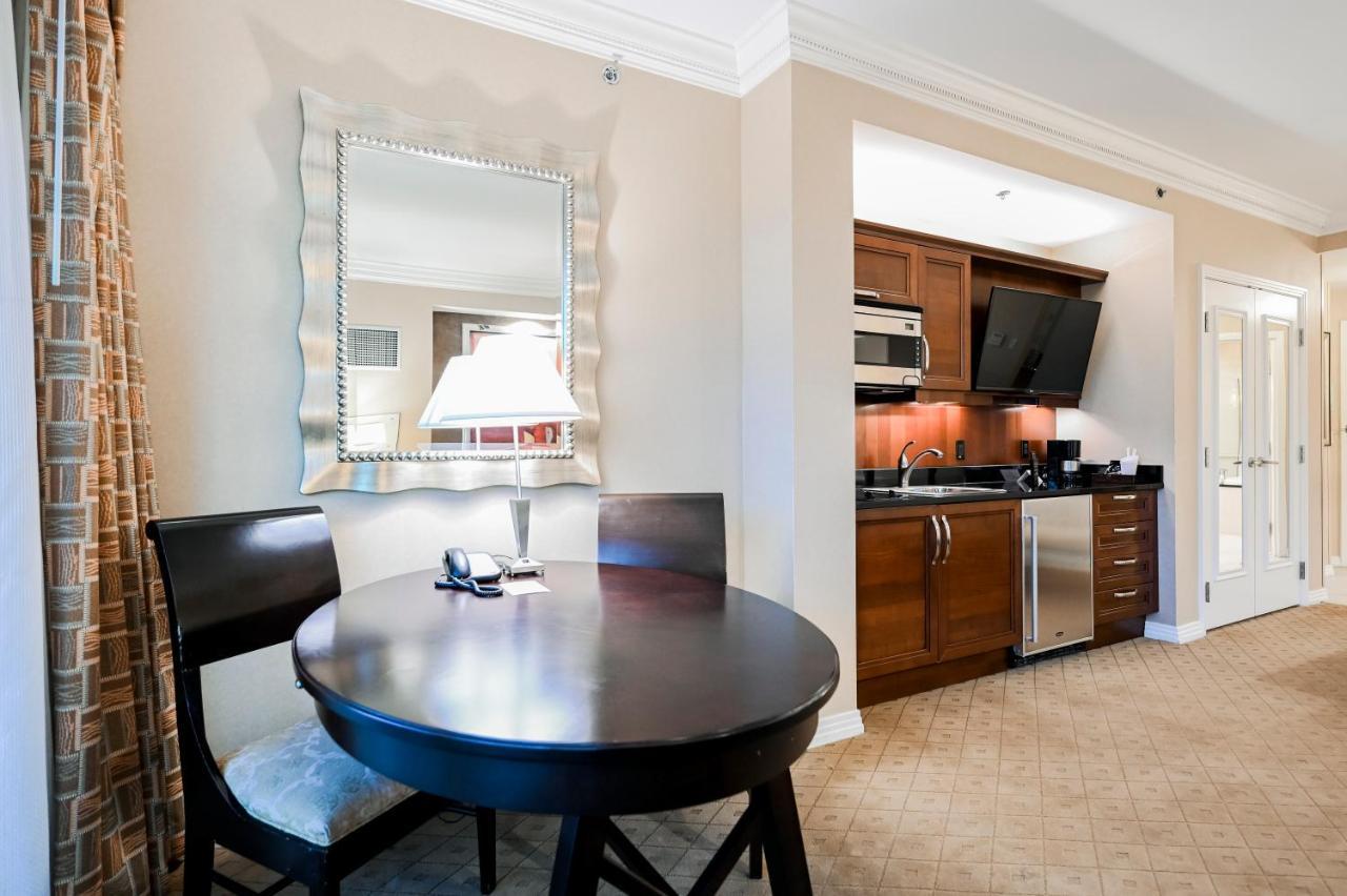 Penthouse With Strip View At The Signature At Mgm Grand Aparthotel