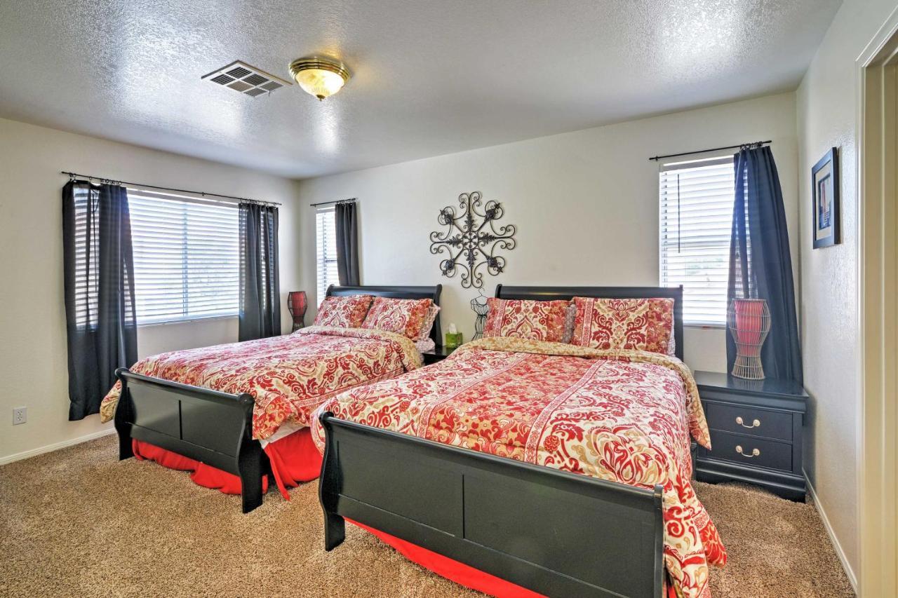 Spacious Vegas - Near Golfing And Hiking! Hébergement de vacances