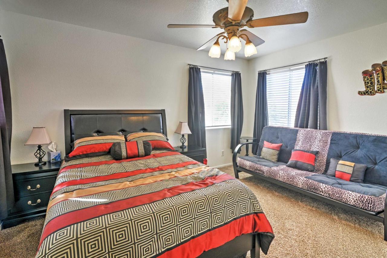 Spacious Vegas - Near Golfing And Hiking! Hébergement de vacances *