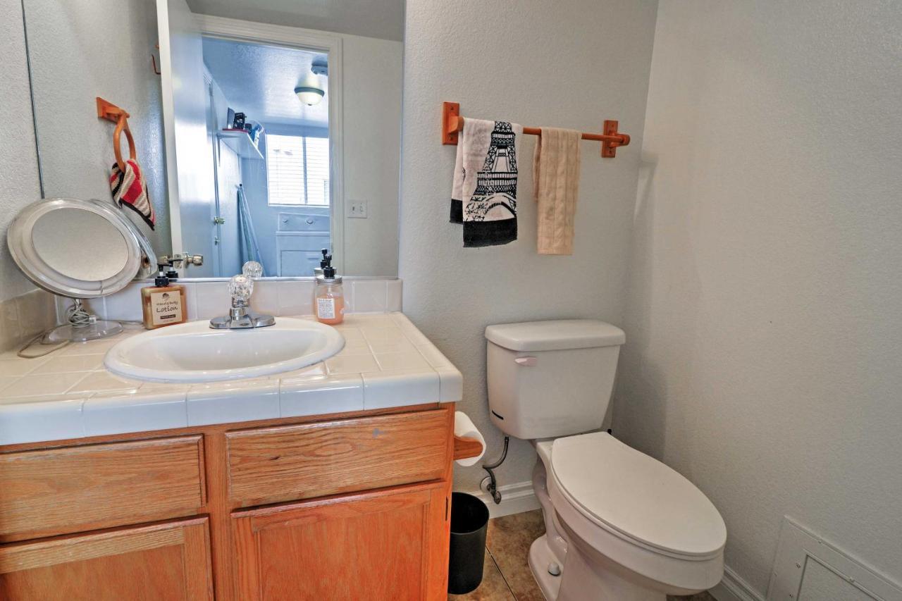 Spacious Vegas - Near Golfing And Hiking! Hébergement de vacances Las Vegas