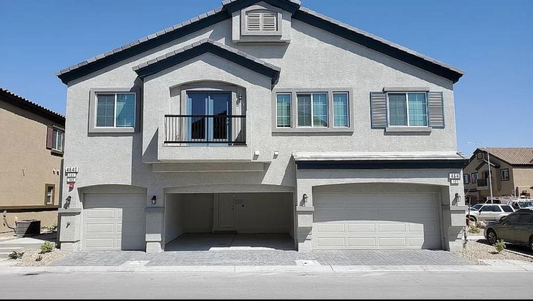 Beautiful Townhouse With King Suite! Holiday home Las Vegas