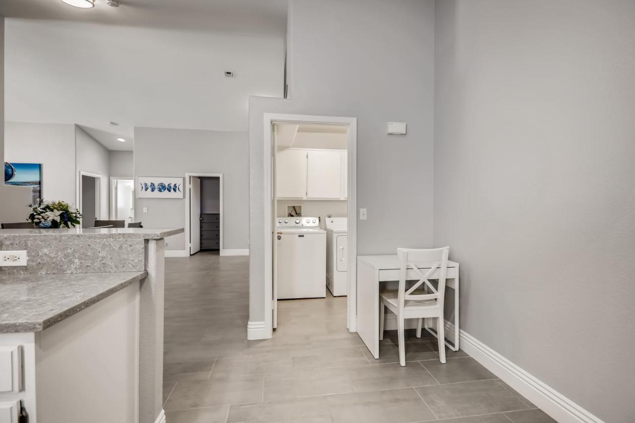 Luxurious House With A Pool, Spa, And Patio, Sleeps 6 Comfortably Ferienhaus *