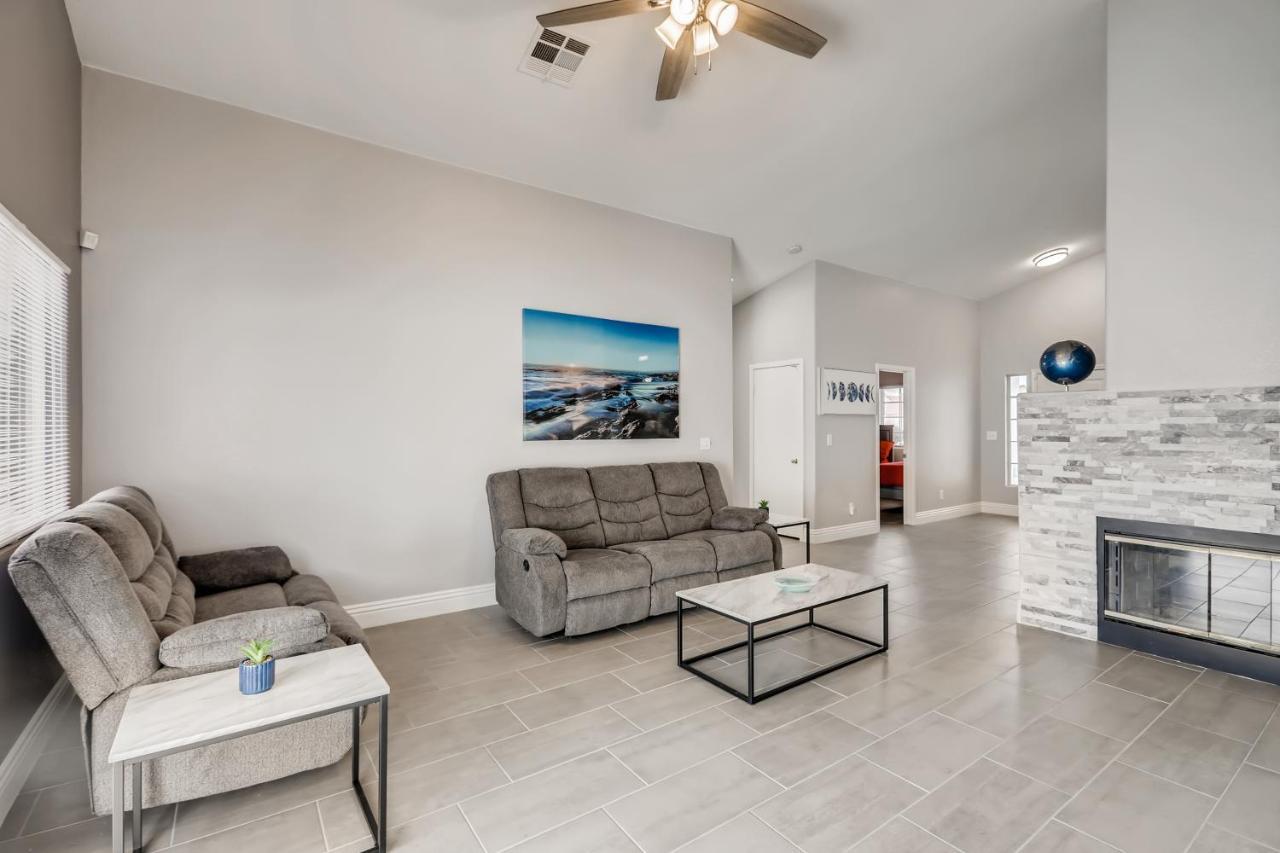 Luxurious House With A Pool, Spa, And Patio, Sleeps 6 Comfortably Ferienhaus Las Vegas
