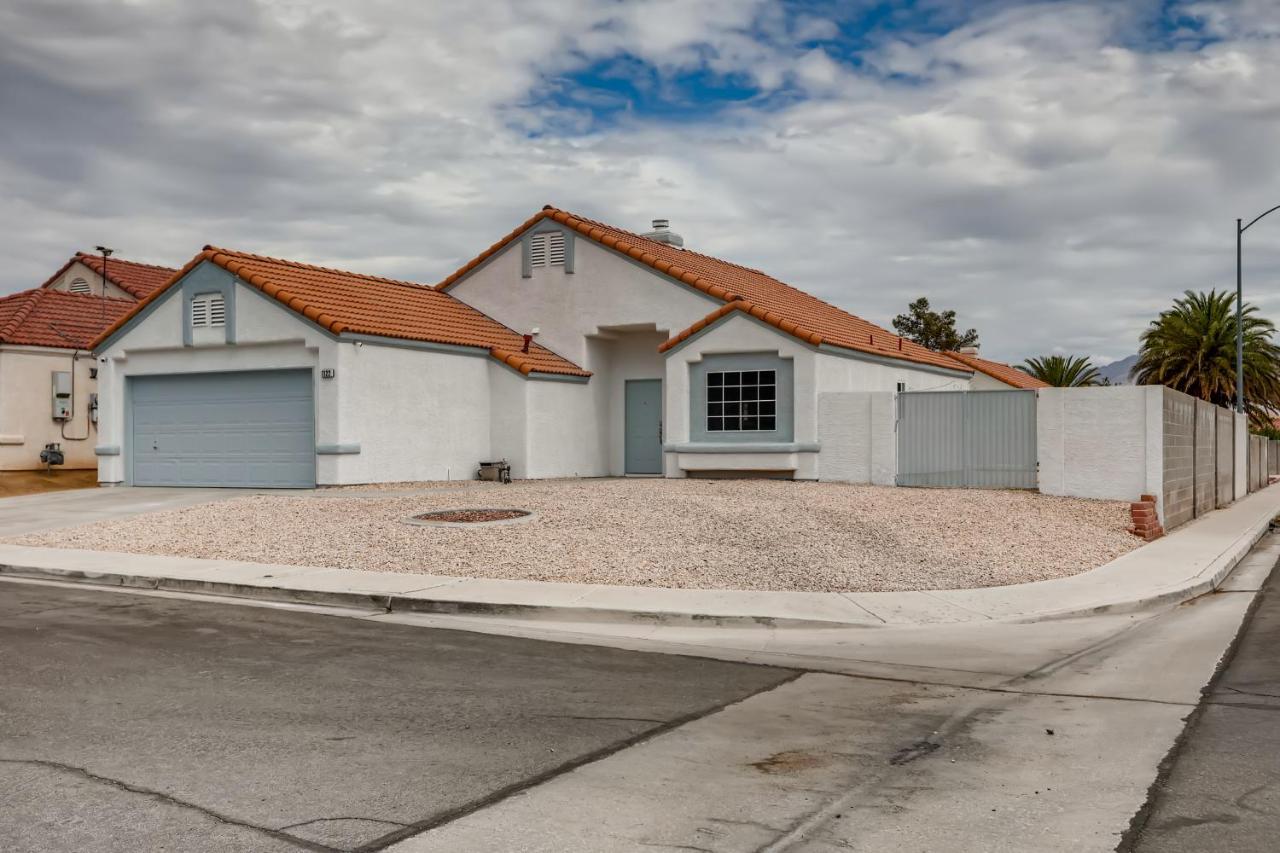 Luxurious House With A Pool, Spa, And Patio, Sleeps 6 Comfortably Las Vegas
