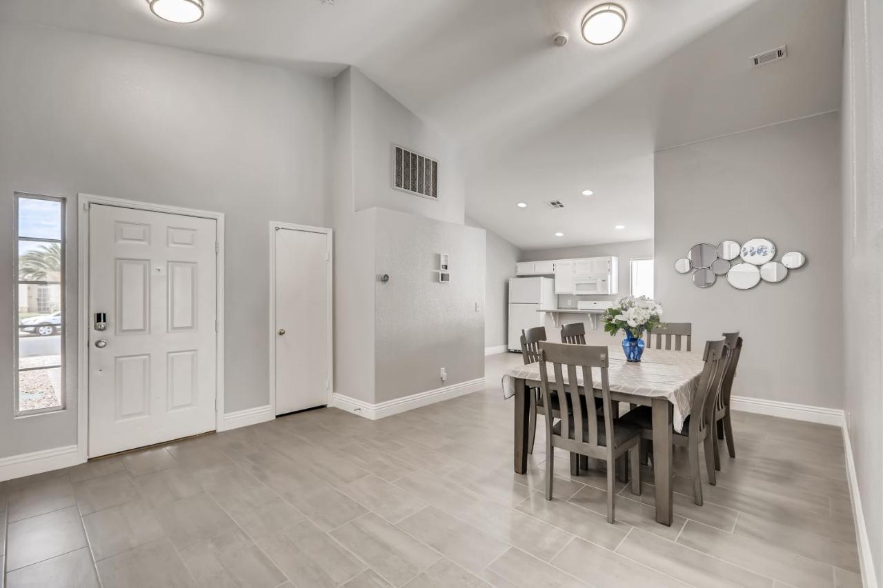 Luxurious House With A Pool, Spa, And Patio, Sleeps 6 Comfortably