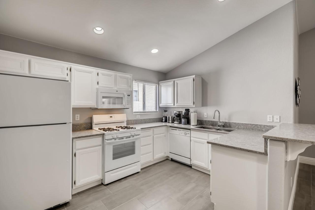 Luxurious House With A Pool, Spa, And Patio, Sleeps 6 Comfortably Ferienhaus Las Vegas