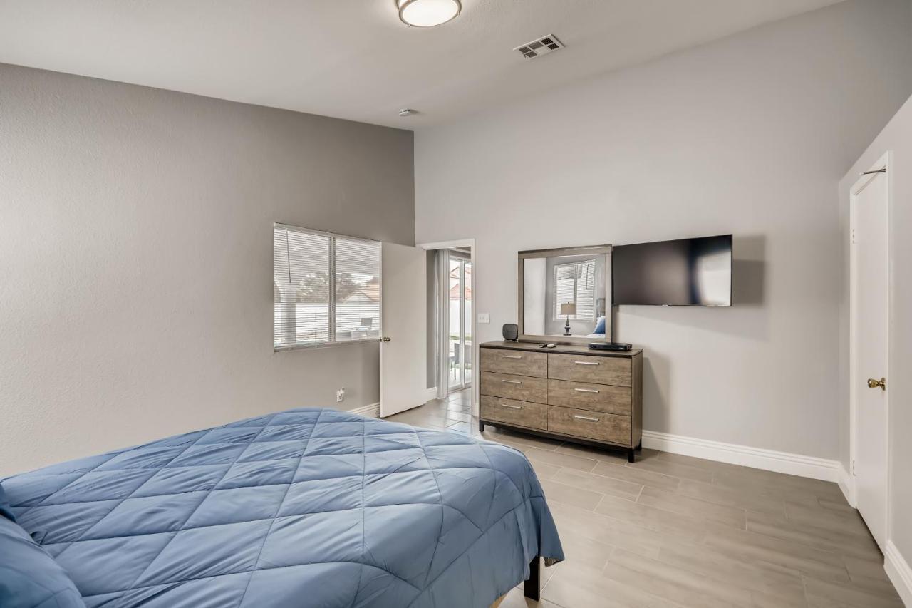 Luxurious House With A Pool, Spa, And Patio, Sleeps 6 Comfortably