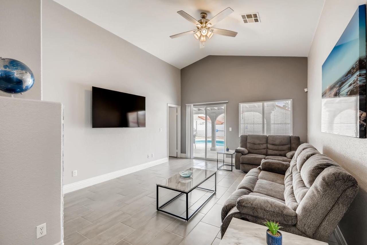 Luxurious House With A Pool, Spa, And Patio, Sleeps 6 Comfortably Ferienhaus Las Vegas