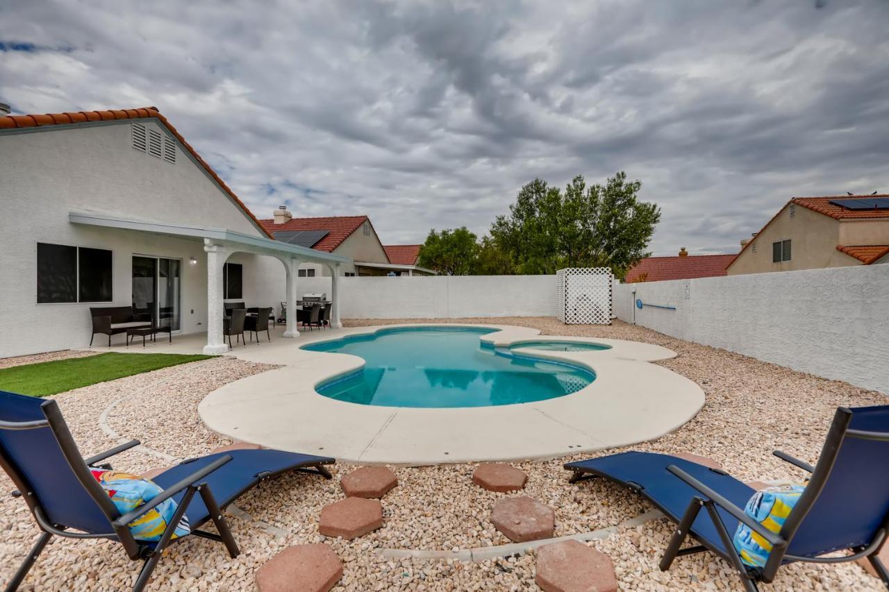Luxurious House With A Pool, Spa, And Patio, Sleeps 6 Comfortably