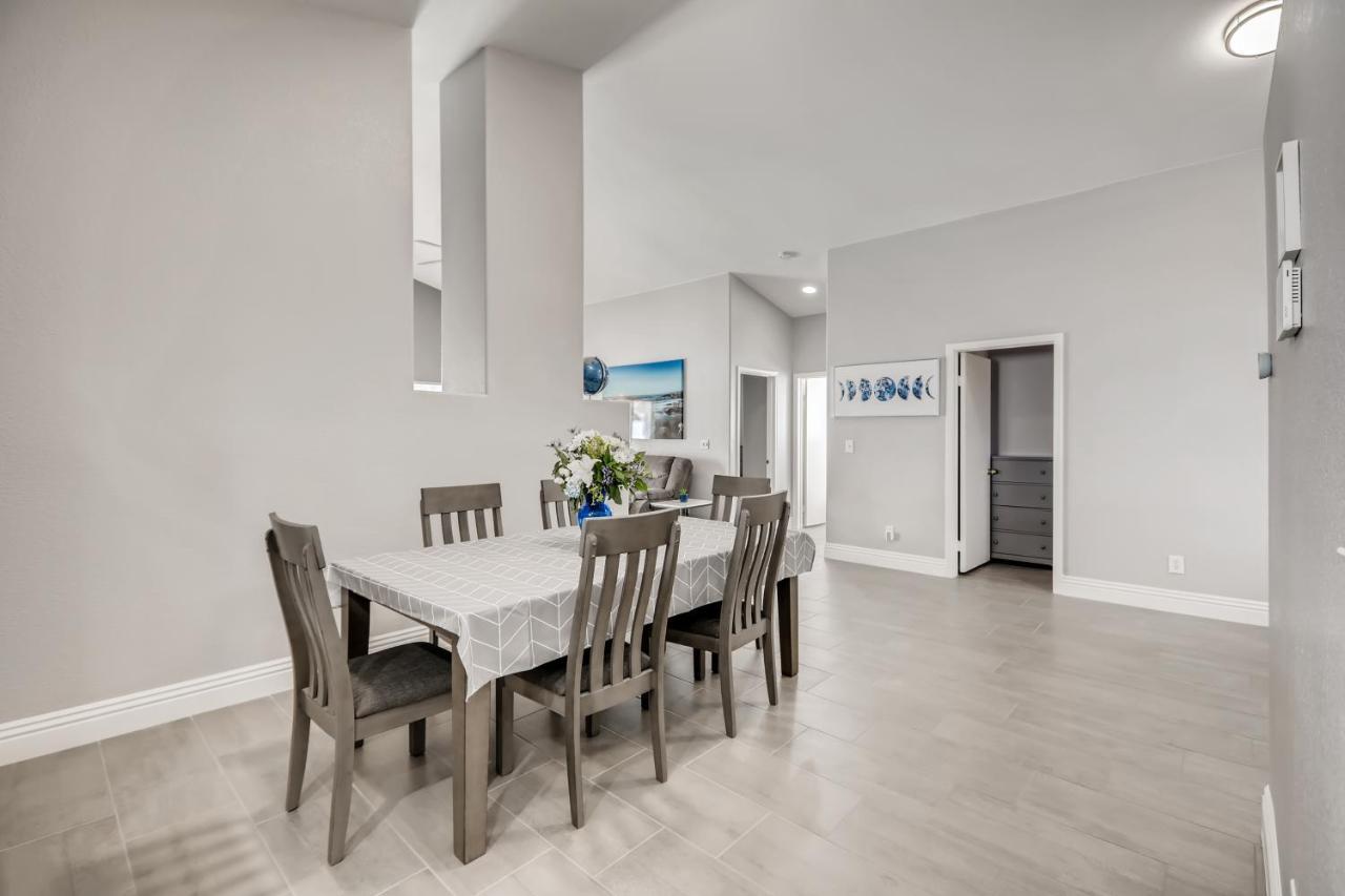 Luxurious House With A Pool, Spa, And Patio, Sleeps 6 Comfortably *