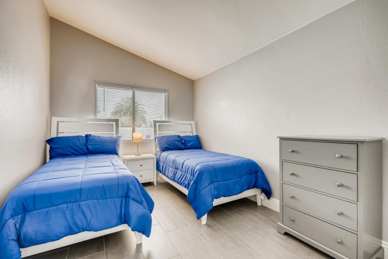 Luxurious House With A Pool, Spa, And Patio, Sleeps 6 Comfortably *