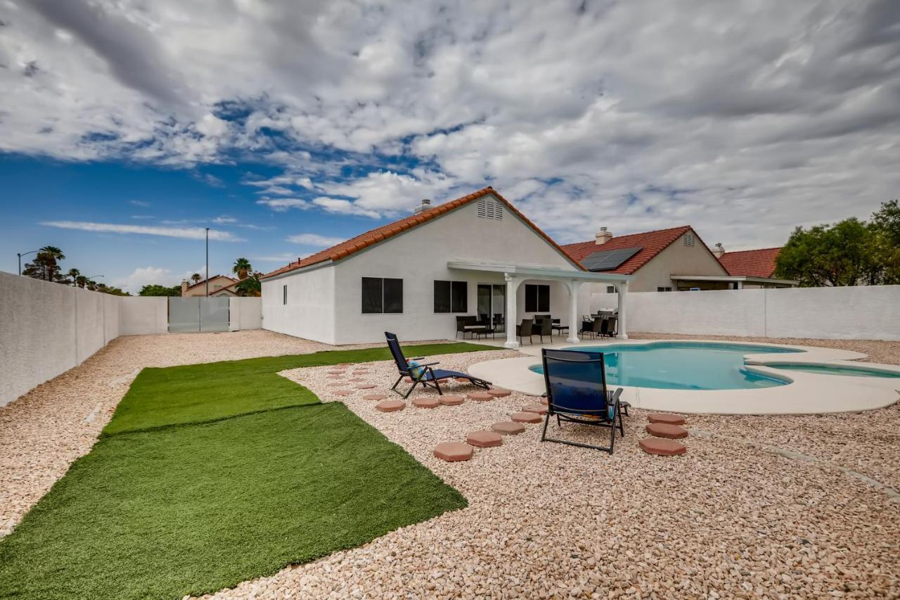 Luxurious House With A Pool, Spa, And Patio, Sleeps 6 Comfortably