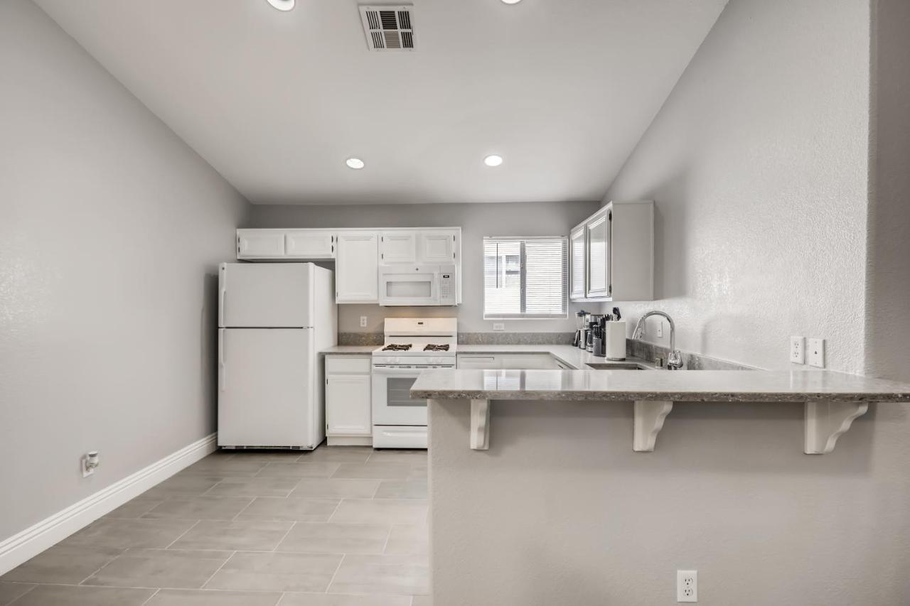 Luxurious House With A Pool, Spa, And Patio, Sleeps 6 Comfortably