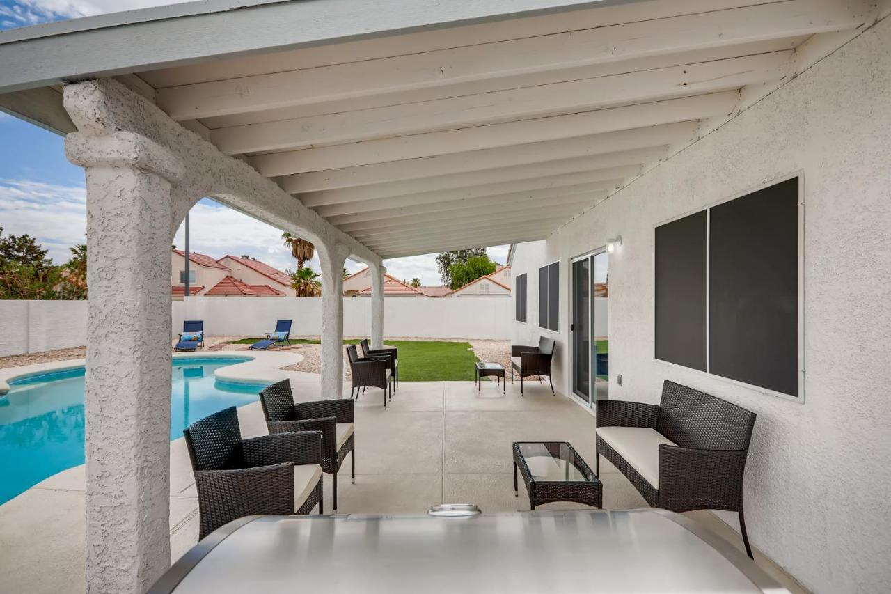 Ferienhaus Luxurious House With A Pool, Spa, And Patio, Sleeps 6 Comfortably