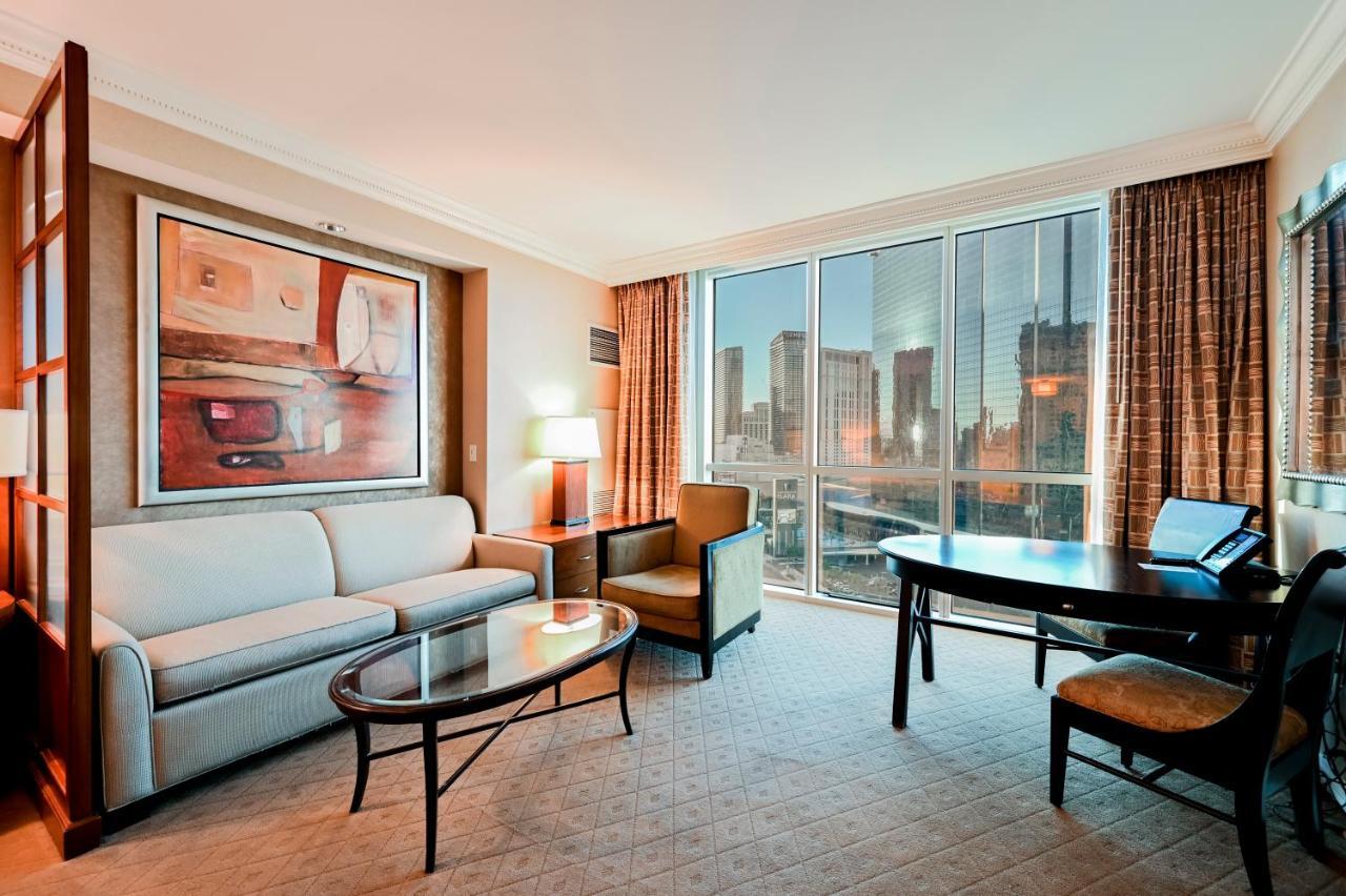 Stripviewsuites At Signature 3*