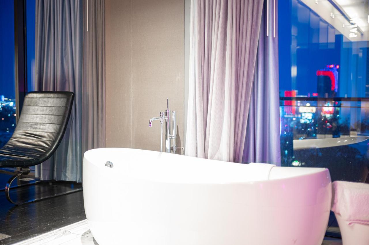 Stripviewsuites Two-bedroom Conjoined At Palms Place Aparthotel *