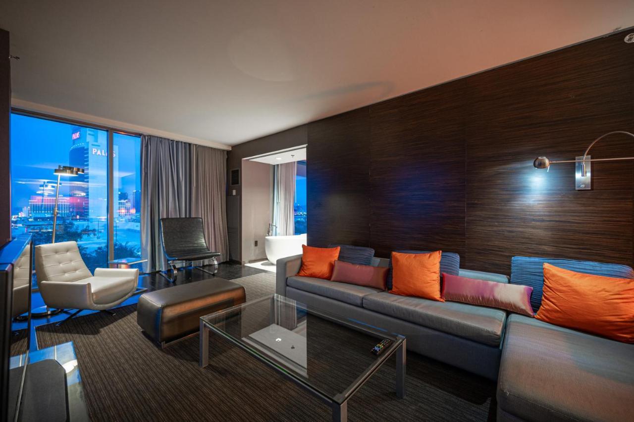 Stripviewsuites Two-bedroom Conjoined At Palms Place Aparthotel