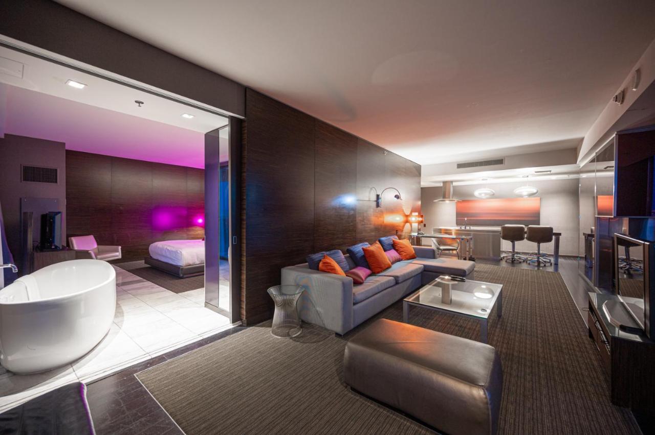 Stripviewsuites Two-bedroom Conjoined At Palms Place Aparthotel *