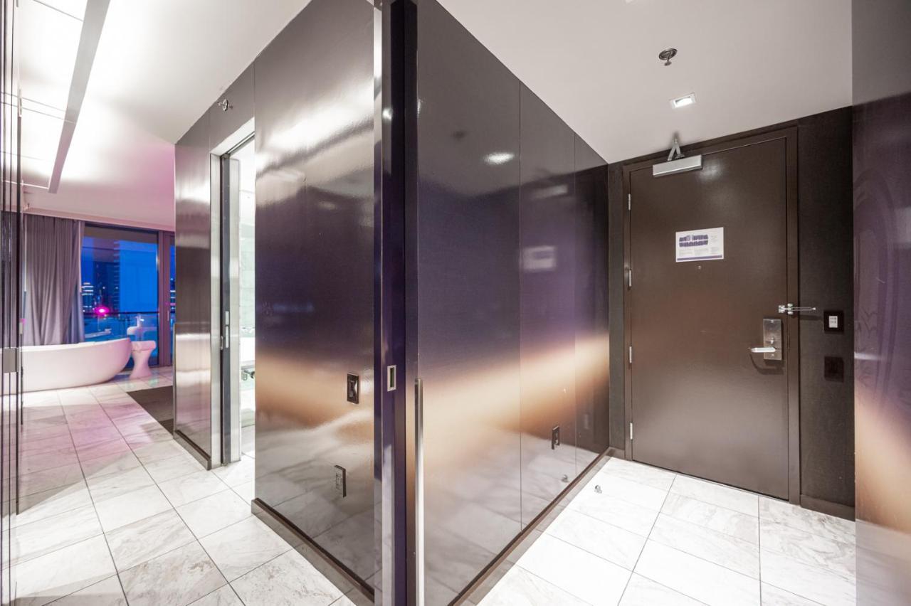 Stripviewsuites Two-bedroom Conjoined At Palms Place Aparthotel