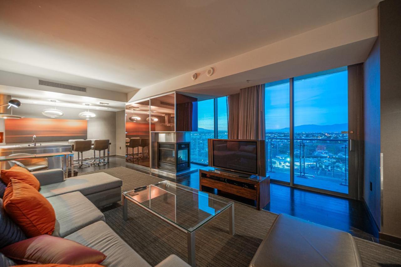 Stripviewsuites Two-bedroom Conjoined At Palms Place * Las Vegas