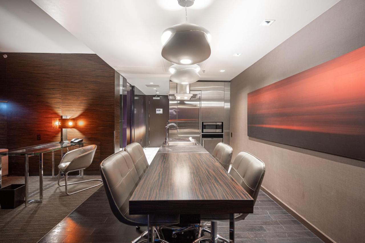 Stripviewsuites Two-bedroom Conjoined At Palms Place *