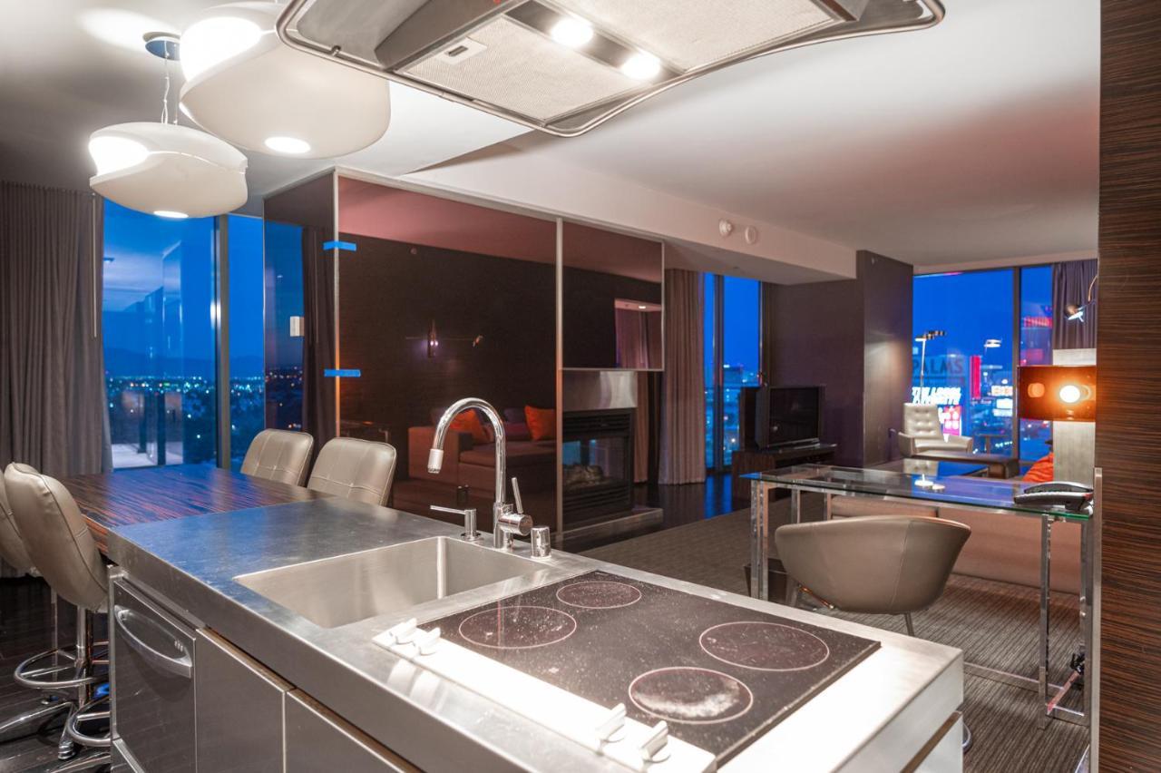 Stripviewsuites Two-bedroom Conjoined At Palms Place