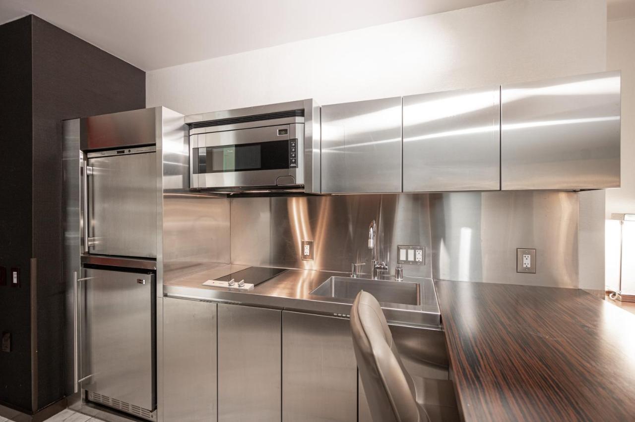 Stripviewsuites Two-bedroom Conjoined At Palms Place