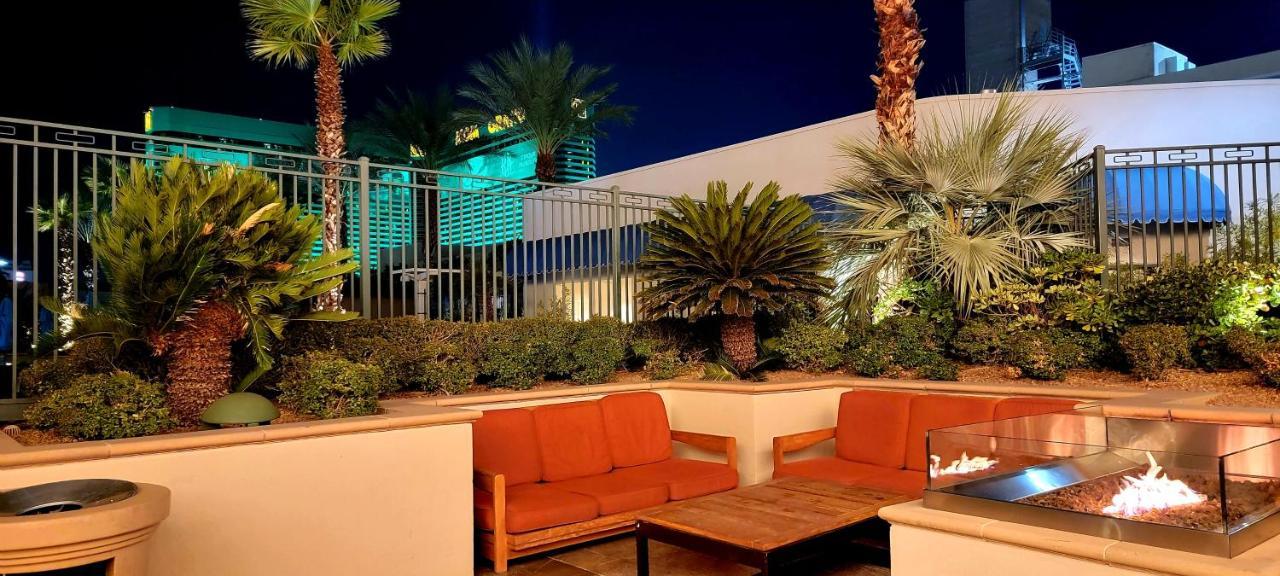 Awesome The Signature Mgm With Strip View. No Fee! Las Vegas