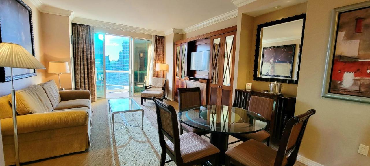 Awesome The Signature Mgm With Strip View. No Fee! Las Vegas