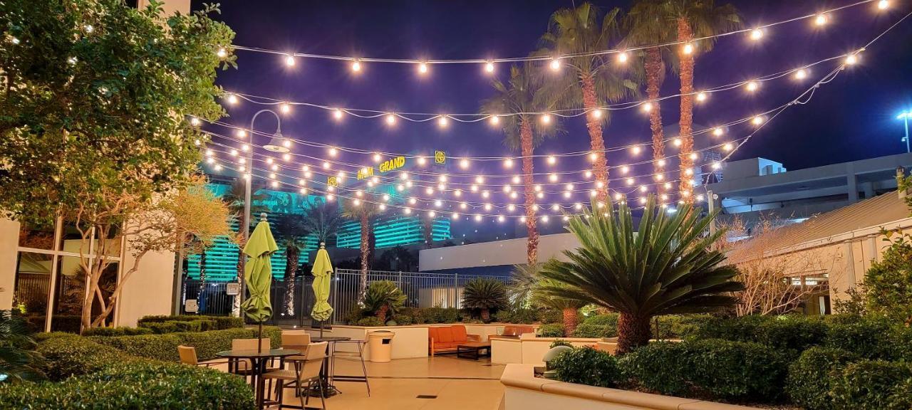 Awesome The Signature Mgm With Strip View. No Fee! *
