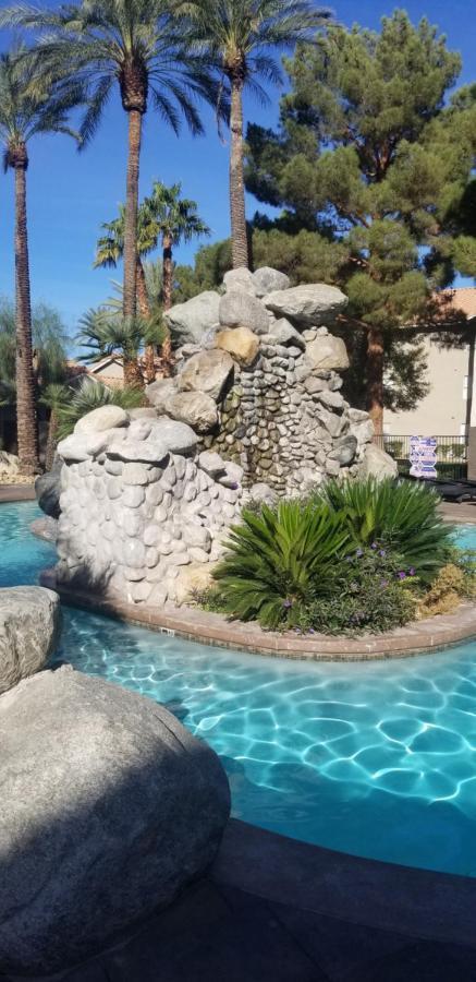 Sam's Vegas Apartment *