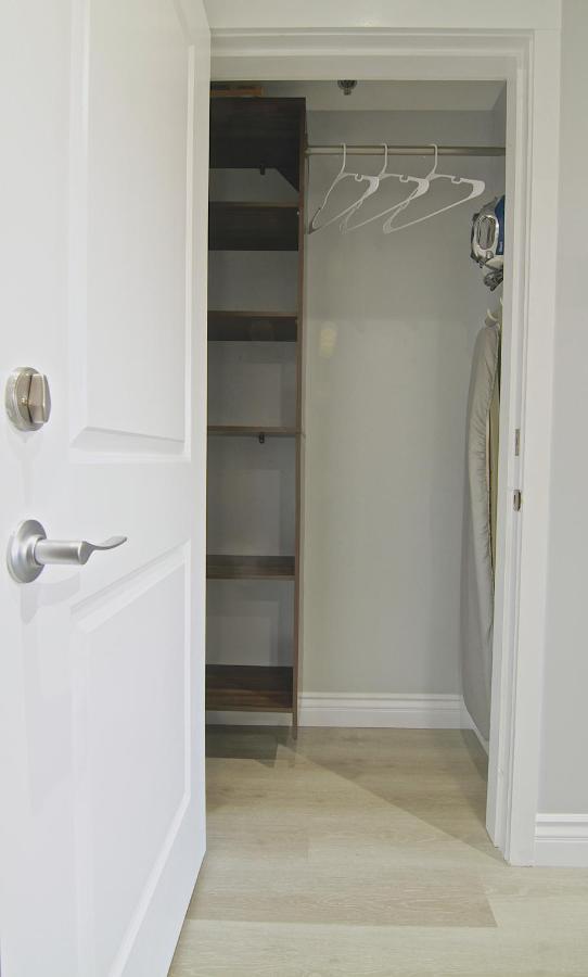 Newly Renovated Modern Apartment *