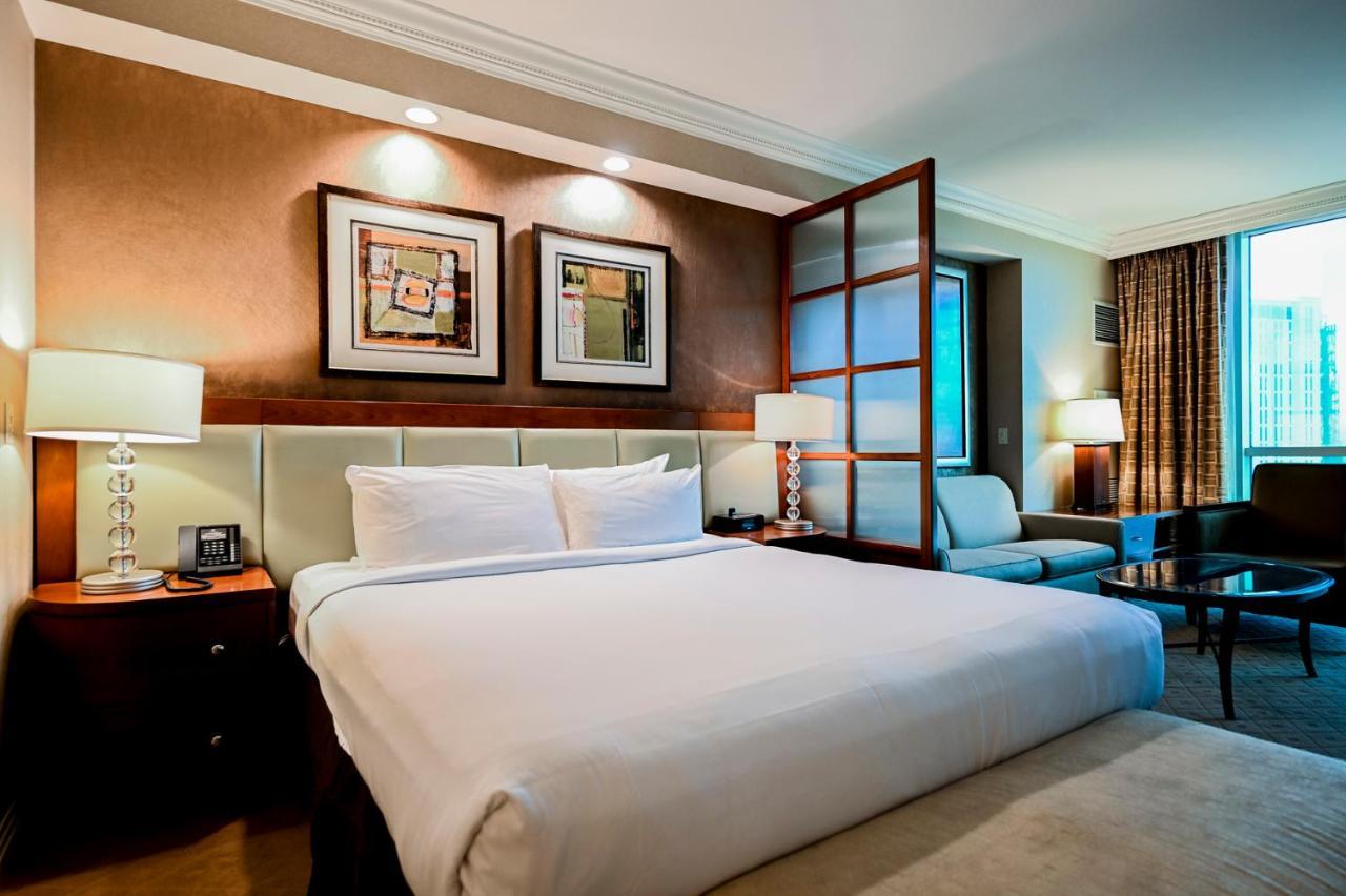 Stripviewsuites At Signature 3*